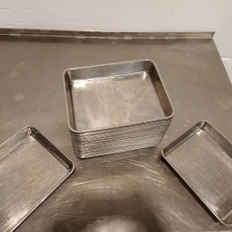 49 Plateaux inox (310mm x 240mm)
